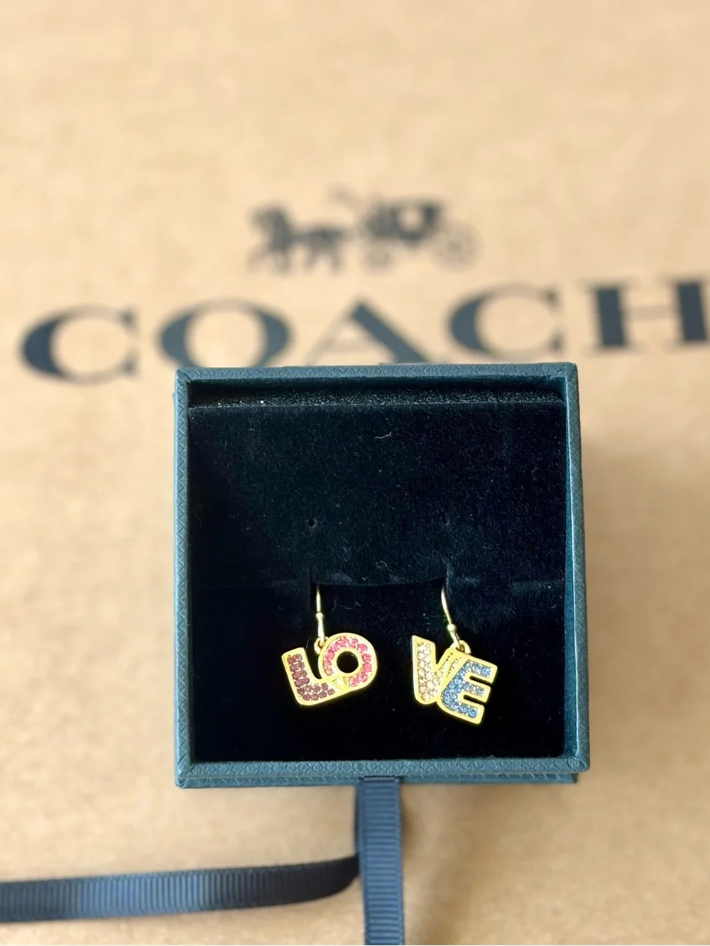 Coach Boxed LOVE Earrings NWT - Picture 2 of 8